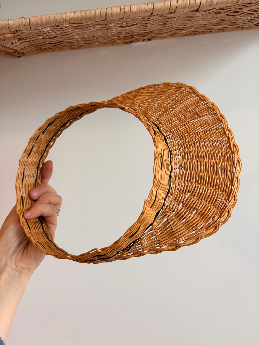 Woven Rattan Visor Hat in Natural Tan vintage rare find - Picture 3 of 4